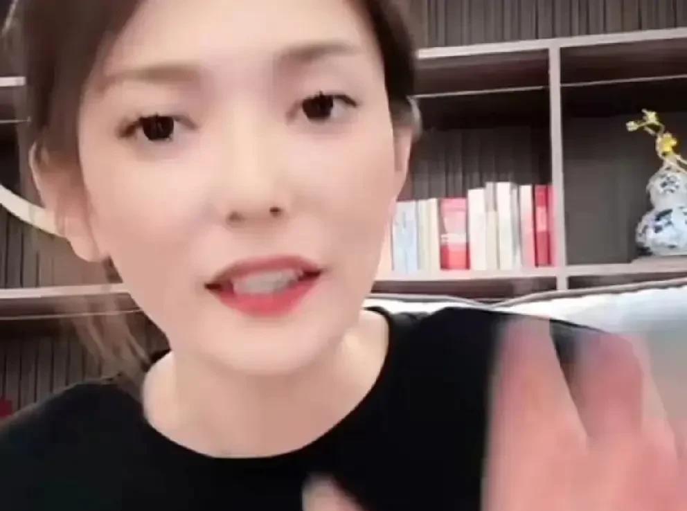 父母怀疑老狗被戴绿帽，下场撕“儿媳”白雨！
            老狗父母也给