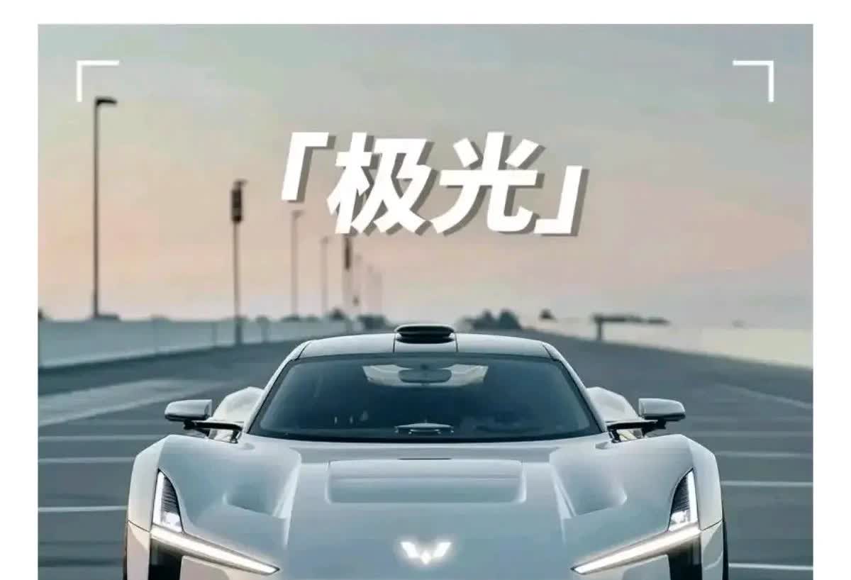 简直越开越喜欢 这车完全不像十万，高级感满满，内饰搭配也好看。空间很大
