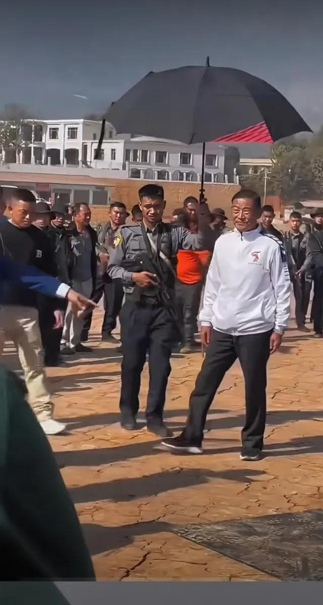 白所成父子还有活路吗











果敢曾经的土皇帝，白所成父子，现在要