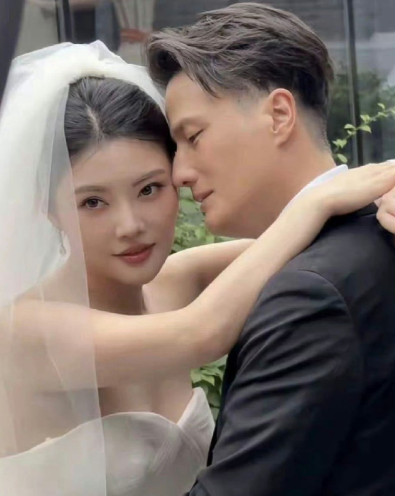 尹子维徐冬冬婚礼变动告知：受近亲病重影响，原2月26日哈尔滨婚礼改为小型家友小聚