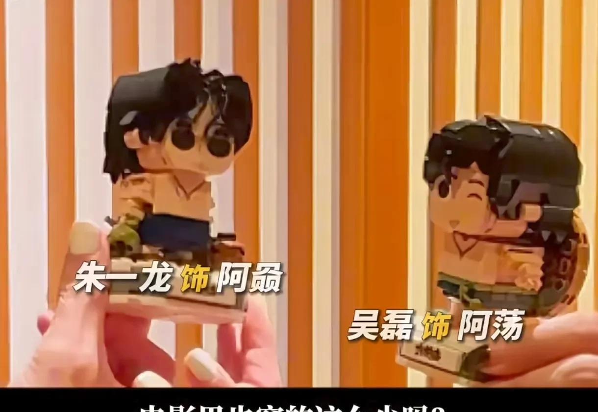 黄渤宋佳真的是冤家！
宋佳与梁静正在讨论朱一龙、吴磊的露肤度，黄渤过来了，还特意