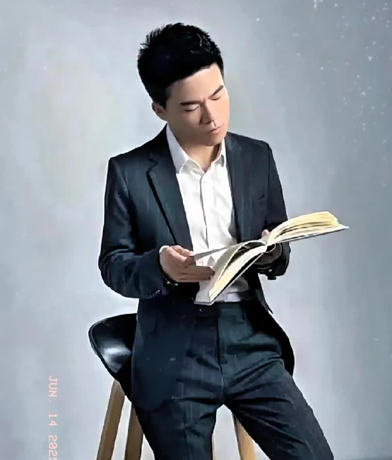 昨天宇辉在直播中讲书《世界五千年》，其中有一句话瞬间让他成神，“任何形式对自己文