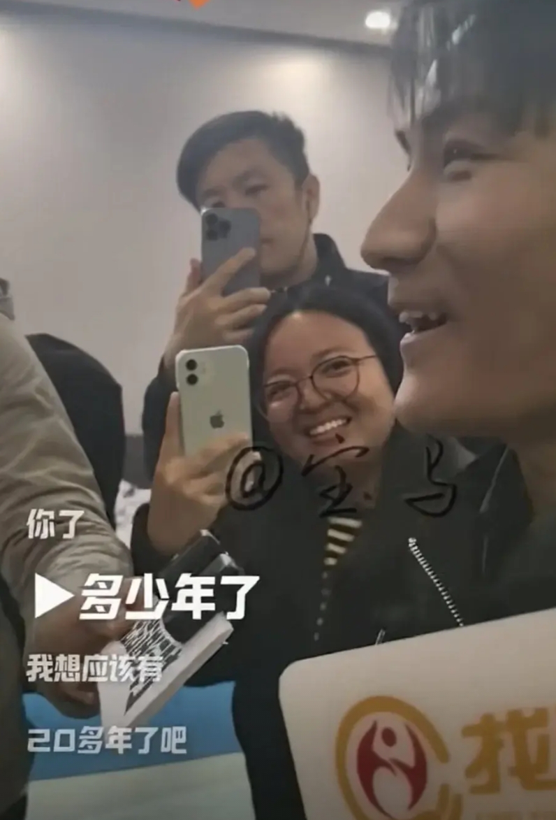 越发刚认亲成功，面对如此贫瘠的原生家庭，他有几个困难急需解决：
第一，国籍问题。