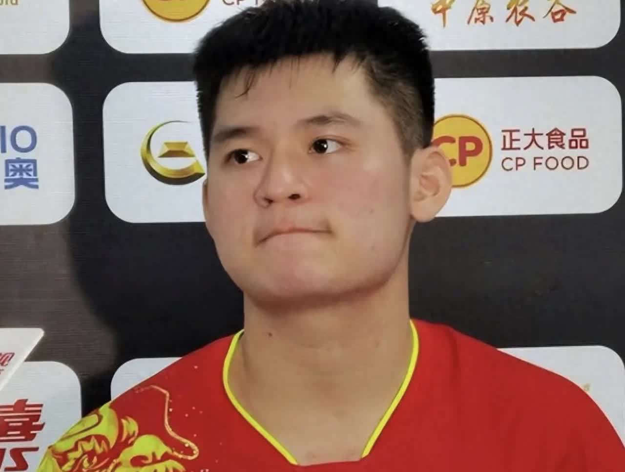 聊聊林诗栋的主管教练。
最近总看到大家讨论林诗栋该换啥主管教练，说肖战、王皓、