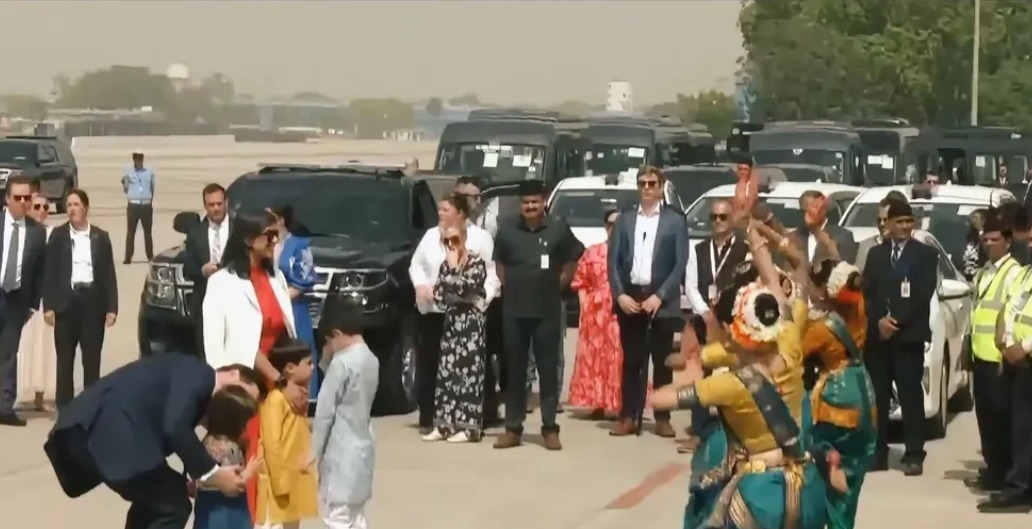 印度高温接机美国副总统











印度这操作，真是让人摸不着头脑！美