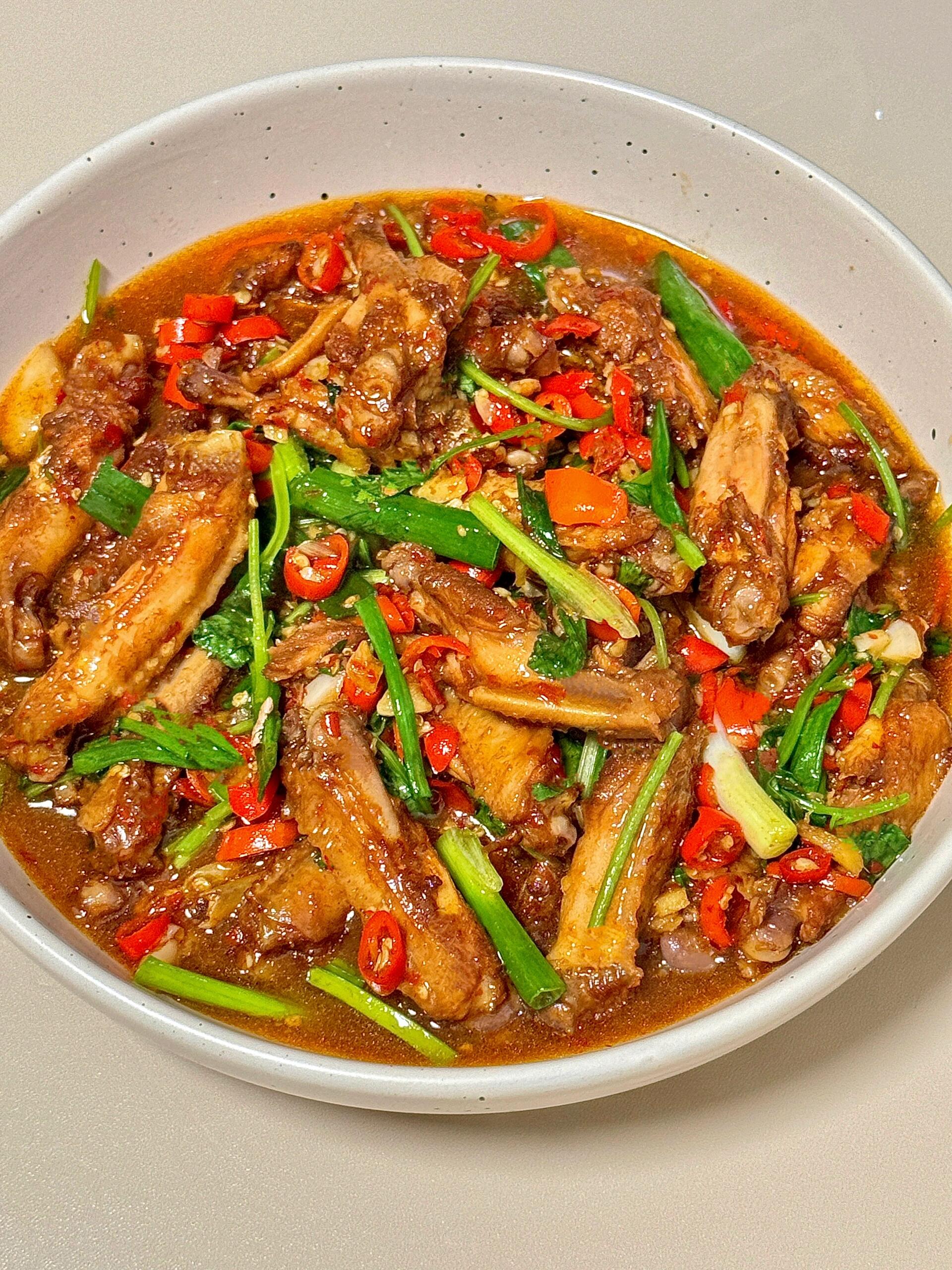 巨下饭的江西辣鸡翅，真的太好吃了！！
鸡翅的这个做法真的好吃麻了，快做起来，下酒
