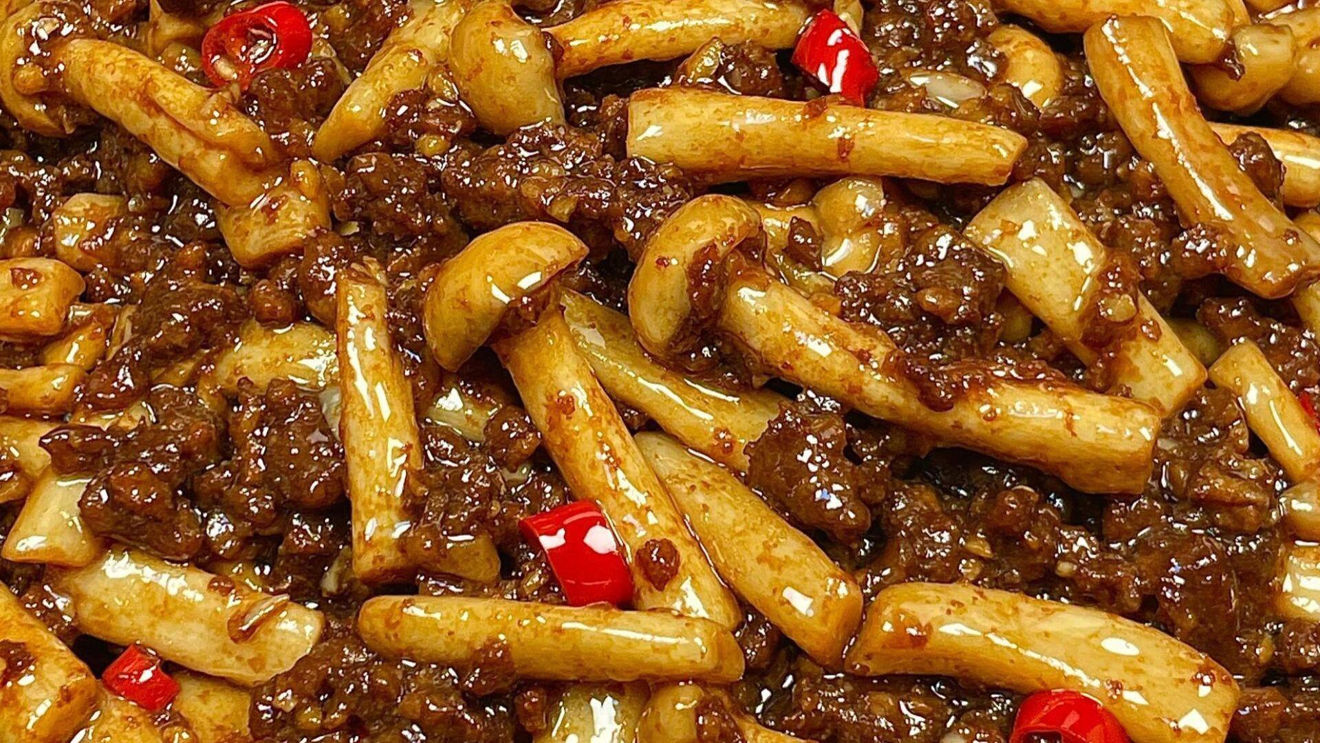 肉末炒白玉菇：一口鲜香，唤醒家的记忆