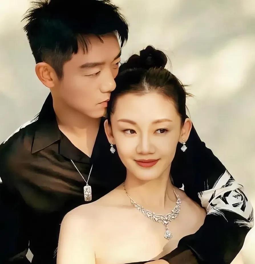 郑恺妈妈真的是太明智了，

苗苗生了三个孩子，

她不但没有亲自哄着三个