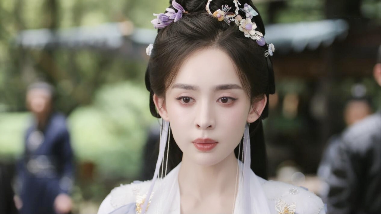 33岁古力娜扎：为什么她拍照很好看，一演戏就变丑？