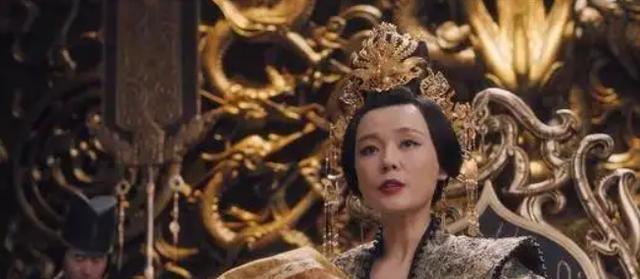 胡氏怀孕了，宣武帝喜出望外赶往皇后宫殿，只见胡氏跪在地上苦苦哀求：“求皇后为臣妾