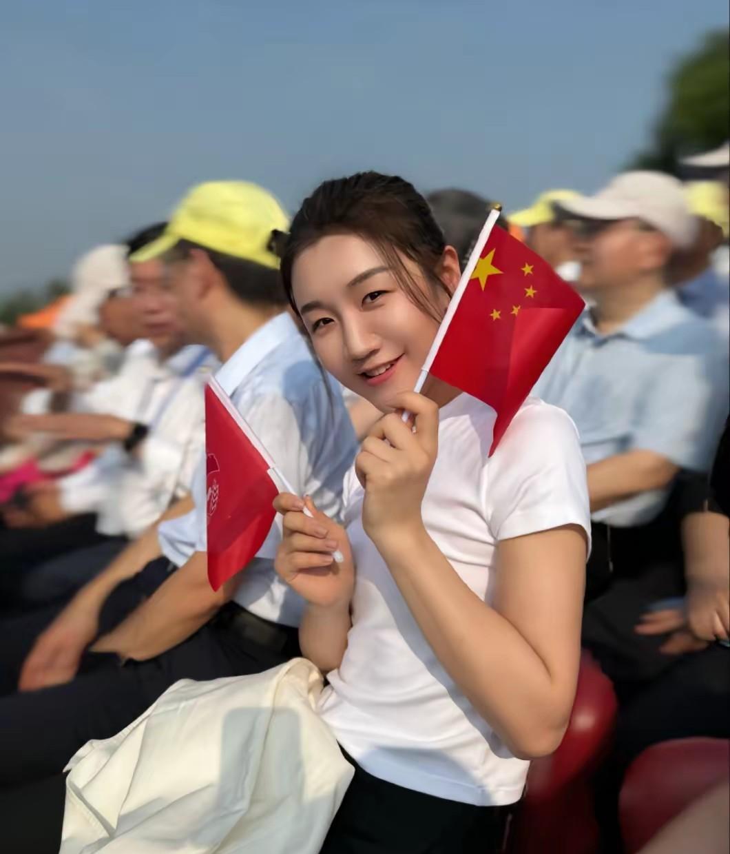 别老拿莎莎和别人比，感觉没啥可比性！
现役运动员都很忙，樊振东也很忙！大家都有比