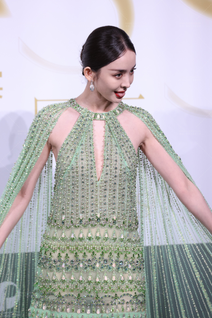 娜扎的穿搭细节 ​ ​​​！莫名觉得可爱