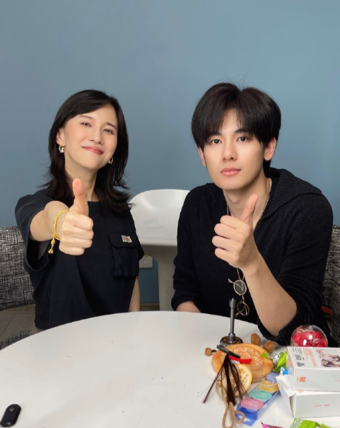 在新一期《papi的热烈欢迎》中胡先煦透露自己化妆需要50分钟，不禁被吐槽化什么