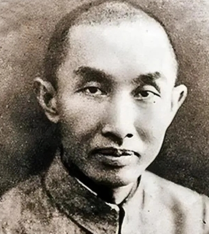 1952年，“一代船王”卢作孚在家里吞服了大量安眠药后，决绝地离开了这个世界。他