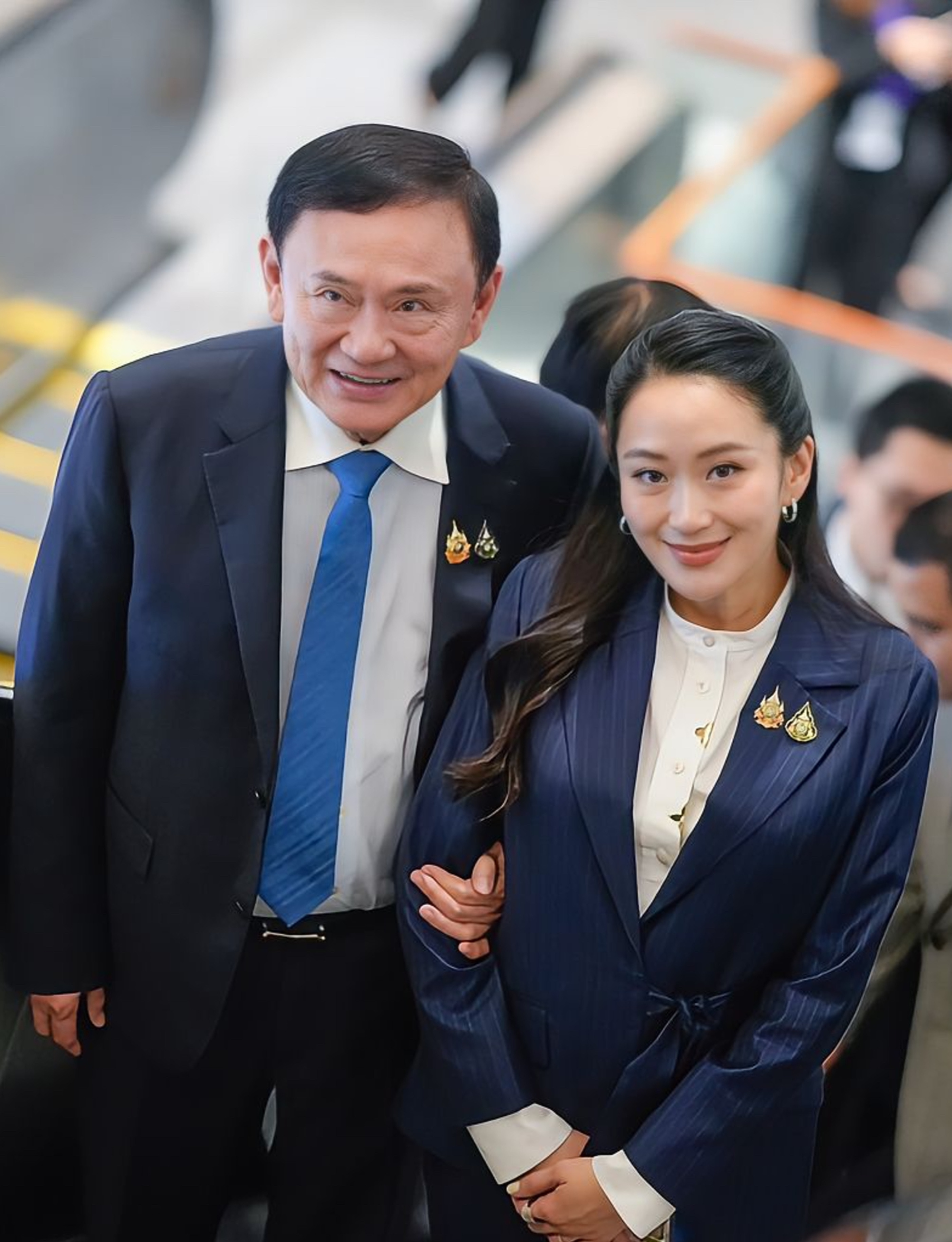 他信给女儿撑腰，文化论坛父女同台











啥情况？他信竟然公开给女