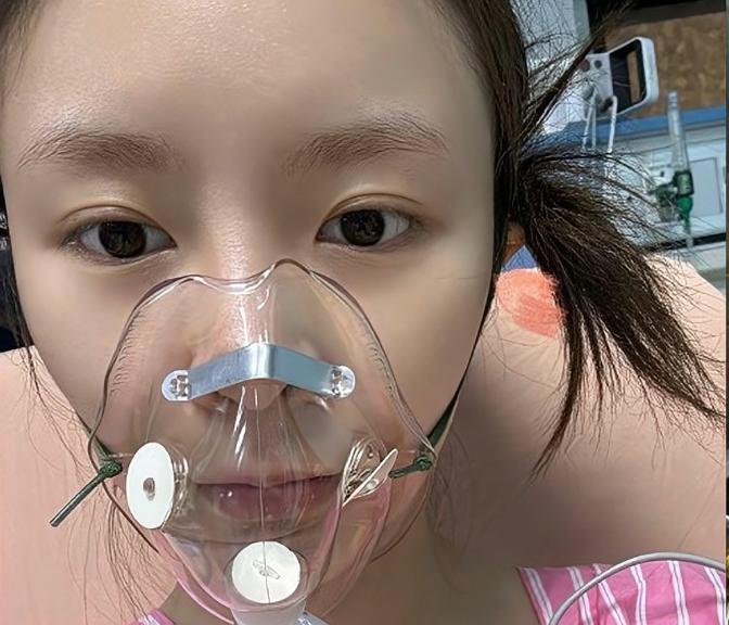 5月3日，港媒曝女星的大瓜，年仅26岁的女明星中毒了。
这位女星就是庄锭欣，这位