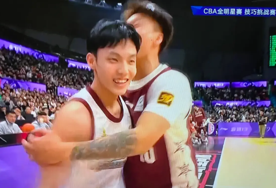 东北球员都喜欢徐杰，东北球迷却一直不喜欢徐杰，这些辽宁球迷是不是不愿意接受徐杰的