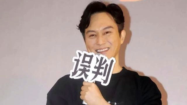 张智霖出席电影《误判》路演，53岁颜值依旧抗打，浓眉大眼太帅