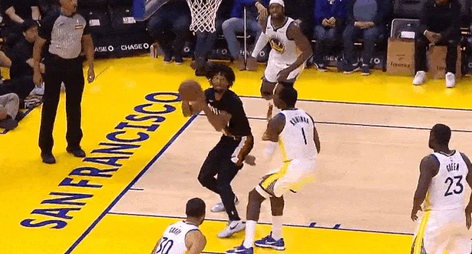 NBA季前赛勇士VS开拓者，第二阵容被拉开，完全是阵容搭配的问题，你上了一个佩顿