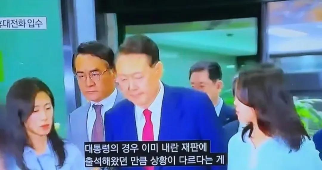 尹锡悦的把戏被揭穿，之前他说自己生病了，不接受传唤。但是经过首尔拘留所对尹锡悦身