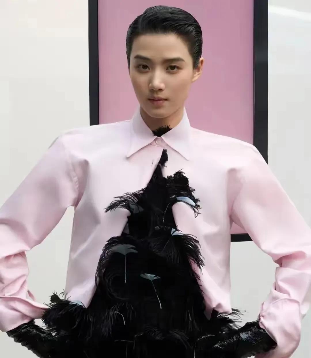 卢昱晓，虽然长得一般，但真的聪明，懂得“合适自己的才是对的”。
当其他内娱普女还