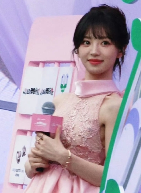 不是田曦薇也太权威了，咋能长得这么美？