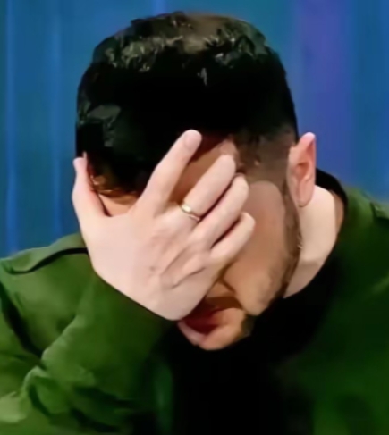 乌克兰人意志崩溃了。
 
这个话题如今已经成为全球舆论的焦点，尤其是在今年民意调