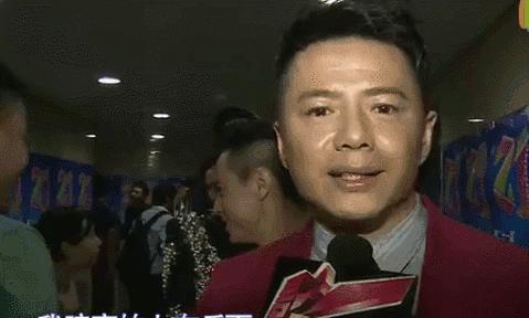 演员段奕宏说：“我考上中央戏剧学院后，大学四年都没有回过家过春节，我想把车费省下