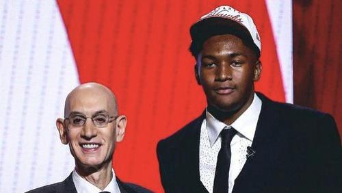 鹈鹕憾负马刺，菜鸟奎因33分10板10助攻比杨瀚森更像约基奇