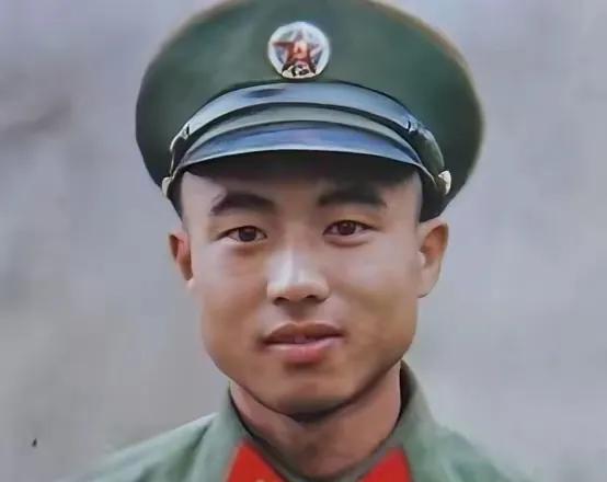 1987年，侦察参谋傅平山牺牲后，其遗体被越军浇在水泥基座中，部队首长指示：花1