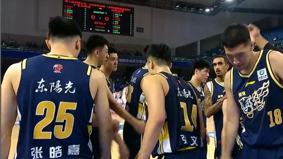 CBA杯赛，广东不敌山西，奎因27+8+4+4值得期待，徐杰25+5+11！