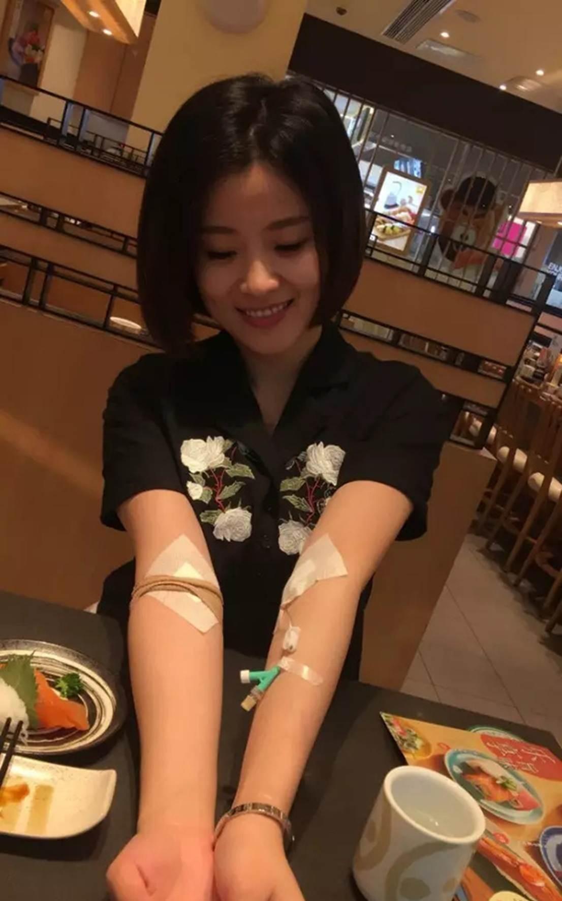 2017年，浙江一28岁女孩无偿捐献骨髓，救了一名15岁白血病男孩。没想到，男孩