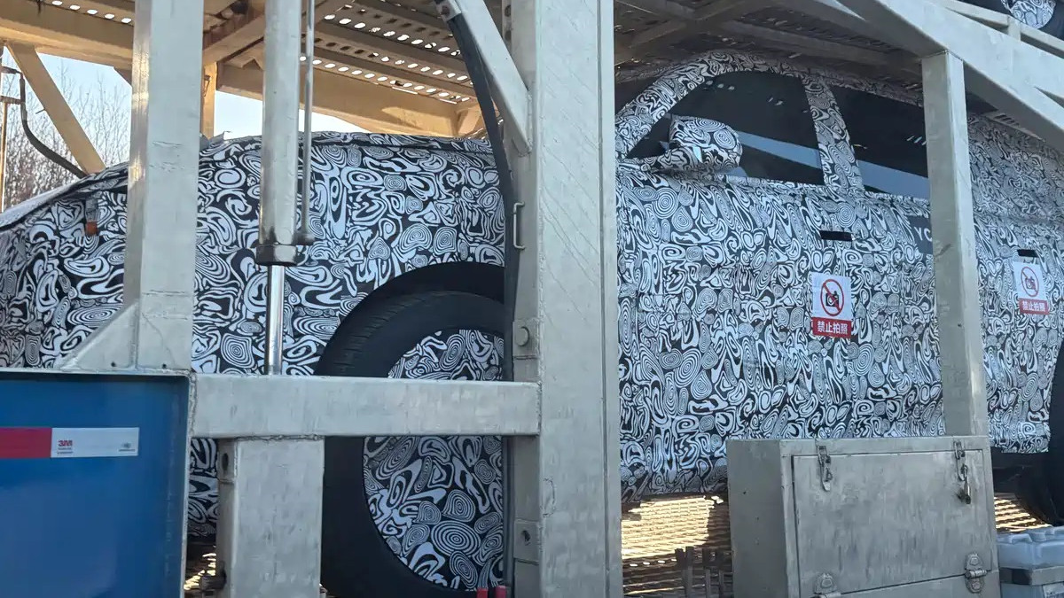 疑似问界M6路试谍照曝光，再添一员大将？