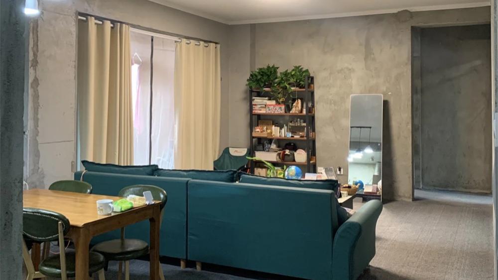 四川90后夫妻的“毛坯婚房”火了：入住3年不装修，没想到挺舒服