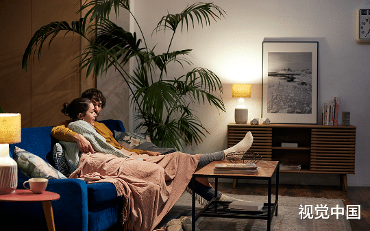 妻子为捧小鲜肉挪用家庭基金，我淡定离婚，1个月后她被骗得一无所有