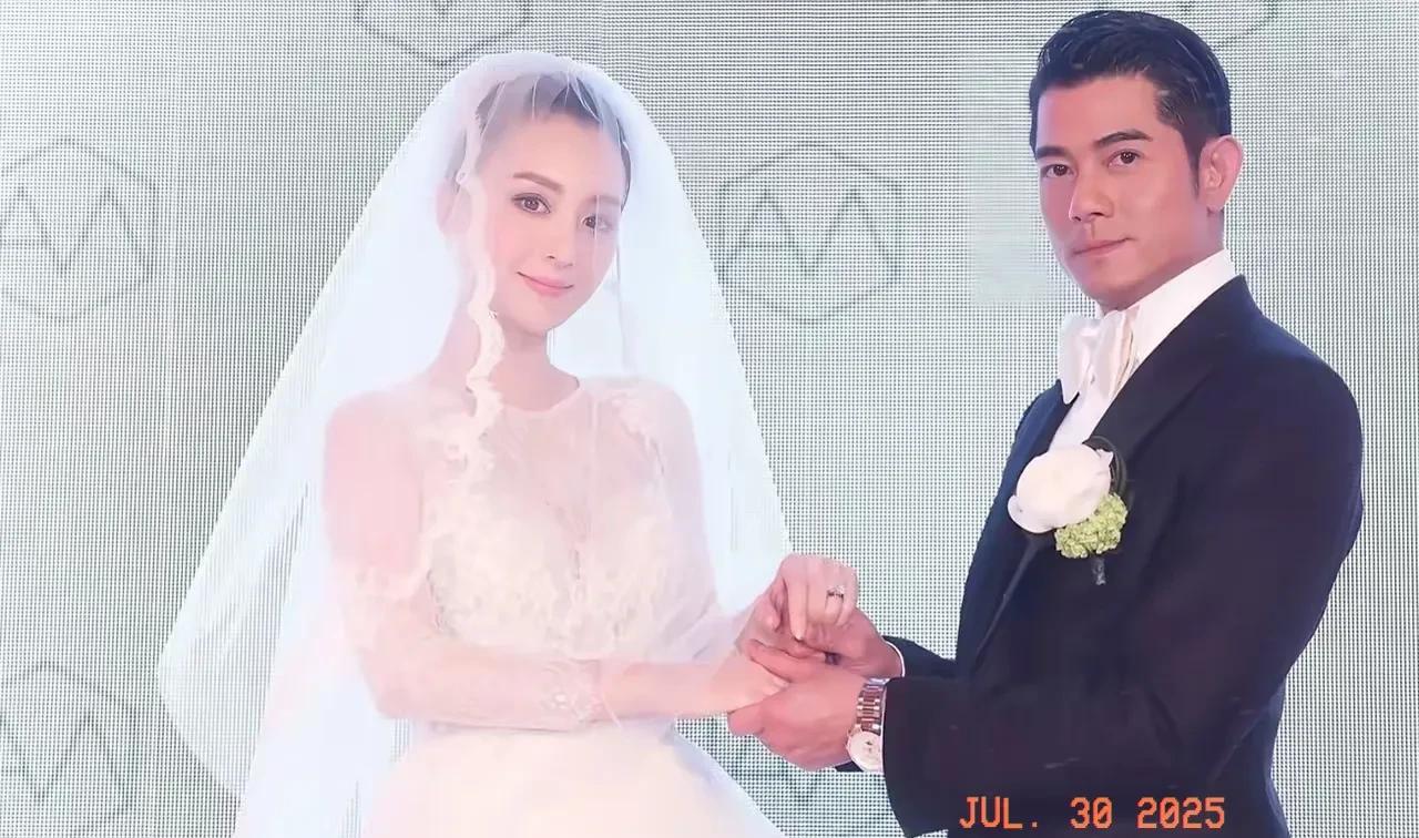 方媛晒西双版纳美照，郭天王变人形挂件！三胎悬念拉满，网友：这状态绝了！
郭富城太