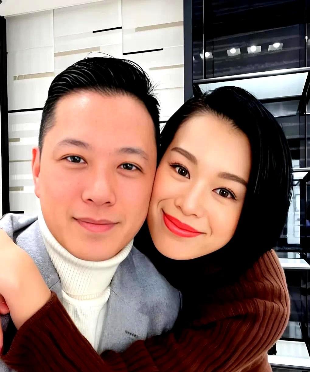 这回他怕是要笑醒了——被骂渣男十年，前女友老公突然塌房了！
谁能想到呢？
当年胡