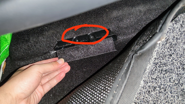 从车里掏出来的小惊喜
比亚迪特别人性化，就算裁剪下来的废料，也会贴心的放进车里，