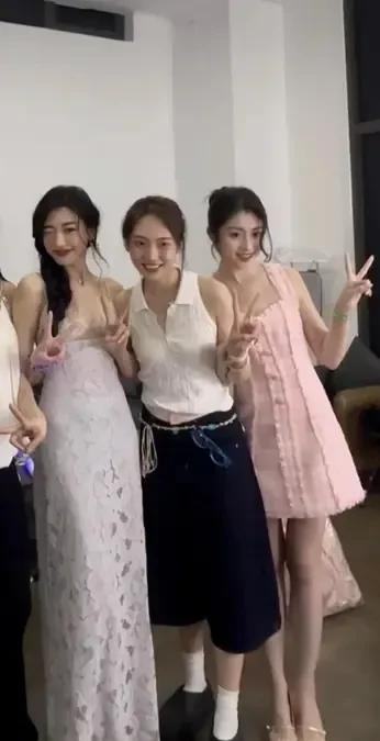 徐如蓝本人好看死了 