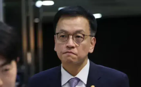 4 月 4 日，尹总这事就要有结果了，现在除了尹总，最紧张的就是崔相穆了，因为在
