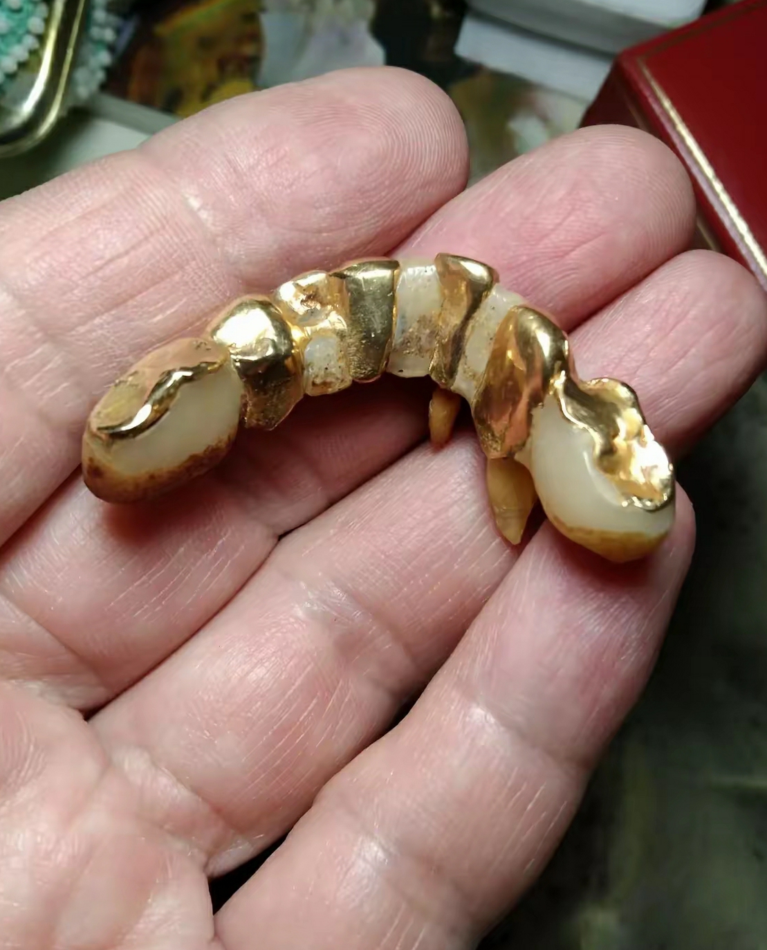 继续开箱见金银[呲牙]💔💔💔一排金牙和一个银盆