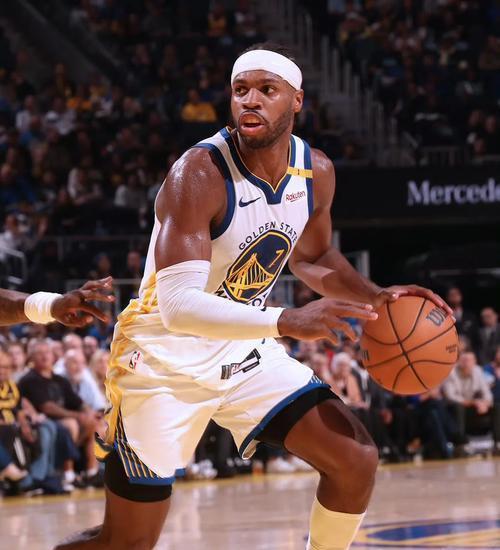 勇士在体系和核心创造机会的前提下，投丢了大量的投篮，在接球就投的统计中排名靠后。