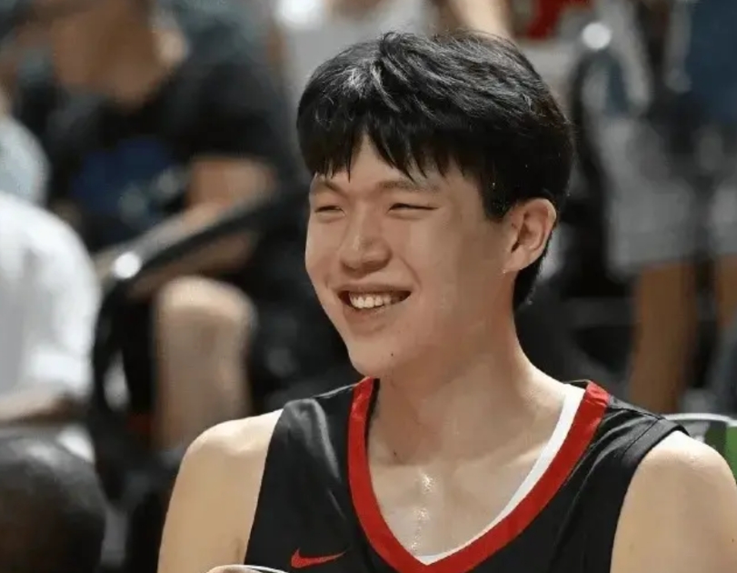 杨瀚森先不用和克林根学习了，就里斯就够杨瀚森学习几年级，看看里斯这“微波炉”的表