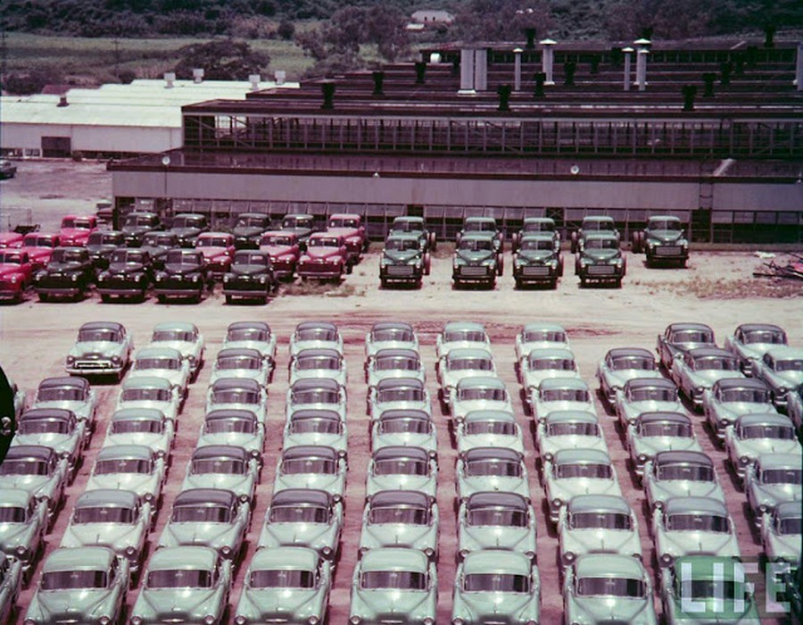 1953年的委内瑞拉，这么多小汽车，真的是没想到。