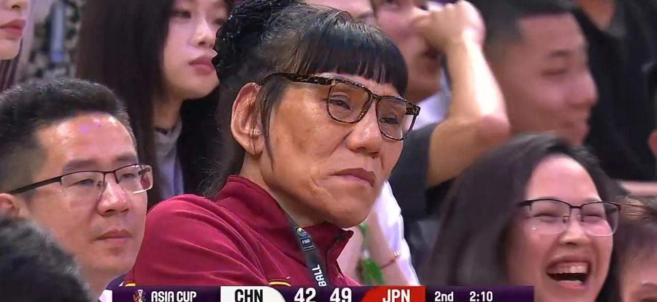 女篮这场关键战栽跟头了！输得憋屈啊！明明手握内线王牌，牌全押在篮下大腿上，直接被
