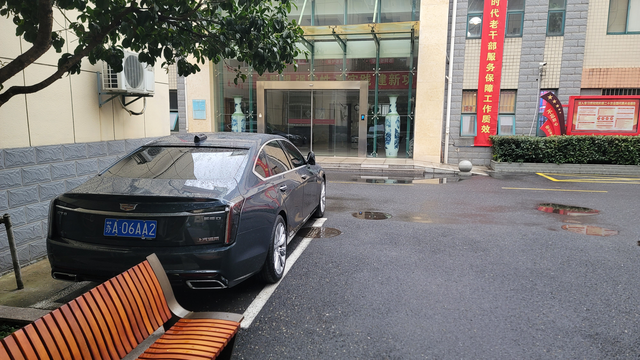 CT6主打一个性价比

先说一下换车历程，之前的车是2016款的2.4雅阁，开了