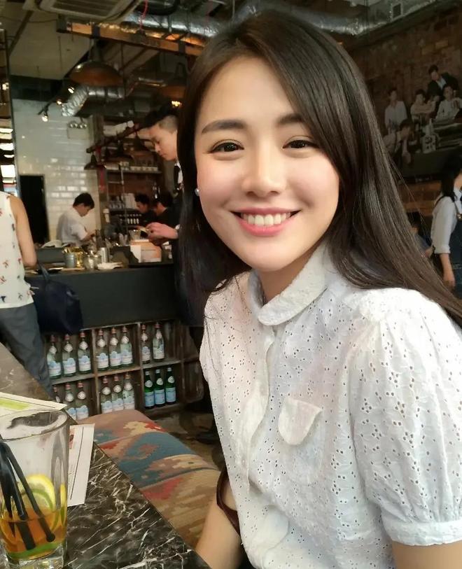 马思纯官宣分手！与张哲轩彻底解绑，全网集体欢呼：姐姐终于清醒