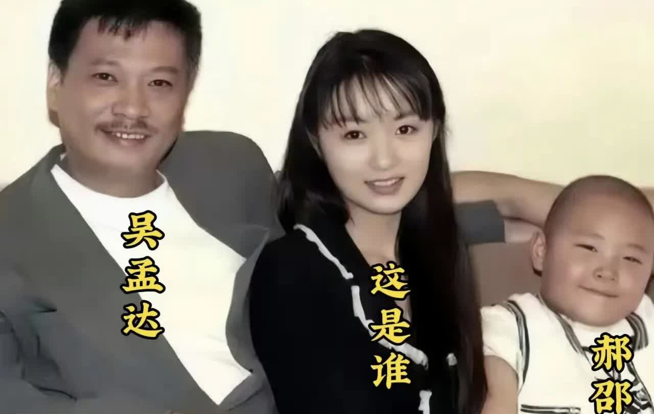 这女孩是谁？肯定很有名吧！
