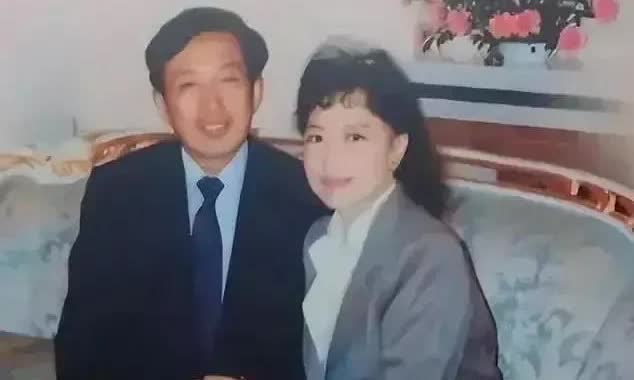 很难想象他们竟然能走到一起成为夫妻！因为无论从家世、背景、职业、文化等哪个方面说