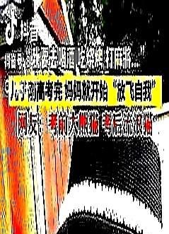 男生走出考场后，准备去拥抱自己的妈妈，不料，妈妈却直接转身离开，男生见状赶紧跟上
